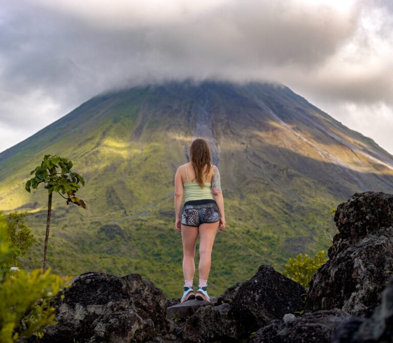 Le volcan Arenal a souvent la tête dans les nuages
